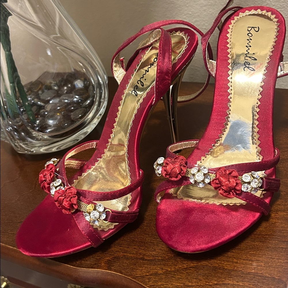 Bonnibel Red Size 6.5 Strappy Heels with Floral Accents - Picture 2 of 10